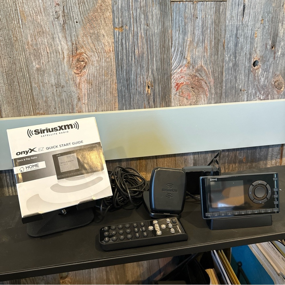 Sirius XM BXEZ1H1 Onyx EZ Satellite Radio with Home Kit Black RECONDITIONED